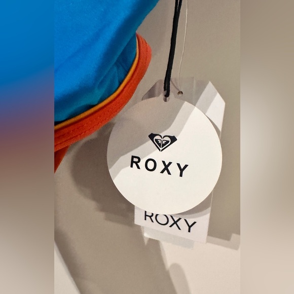 Urban Outfitters x Roxy
Blue Roxy Exclusive Open-back One-piece Swimsuit NWT - Picture 4 of 5